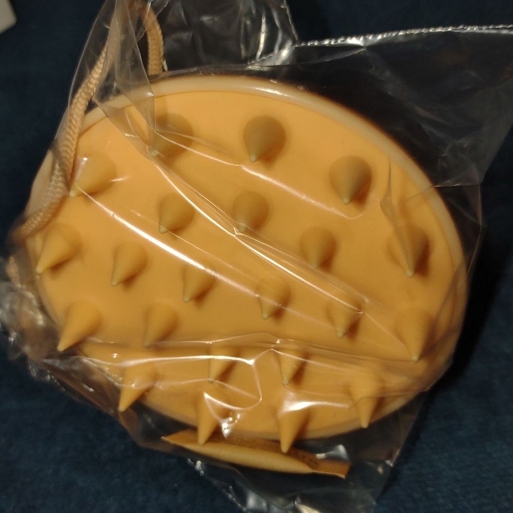 Ouai NIB Scalp Massager - Picture 2 of 2